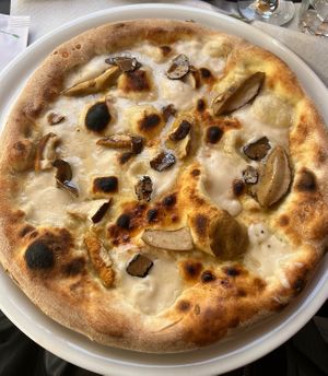Pizza strachicco, porcini and truffle  at La Taverna di Pulcinella in Pisa
