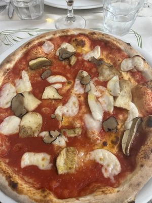 Pizza rossa con strachicco porcini e tartufo   at La Taverna di Pulcinella in Pisa