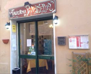 Restaurant at La Taverna di Pulcinella in Pisa