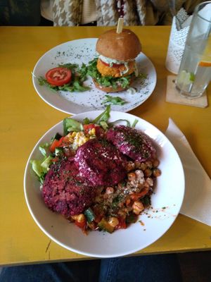 This is what we had for lunch 😋 at LYR Speciality Coffee and Food in Pecs