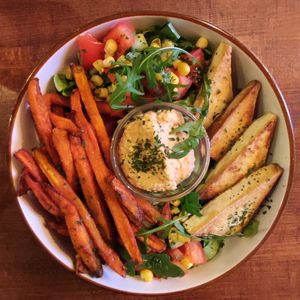 Classic Buddha-tál 😋 at LYR Speciality Coffee and Food in Pecs