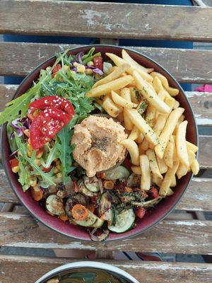 Grilled vegetable hummus bowl at LYR Speciality Coffee and Food in Pecs