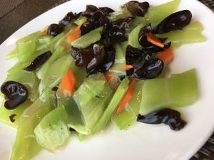木耳炒莴笋 fungus with asparagus lettuce at Lian Hua Yang Xin Yuan in Zhoushan