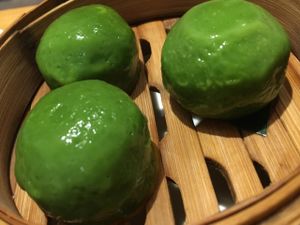艾草青团（甜/咸）green rice balls (sweet/salty) at Zǎozǐ Shù - Vegetarian Life Style in Zhoushan