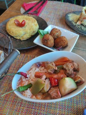 curry, croquetas y tortilla at Cerveceria Victoria in A Coruna
