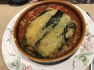 Lasaña vegana con placas de calabacín y queso vegano, soja texturizada, salsa de tomate y guisantes at Cerveceria Victoria in A Coruna