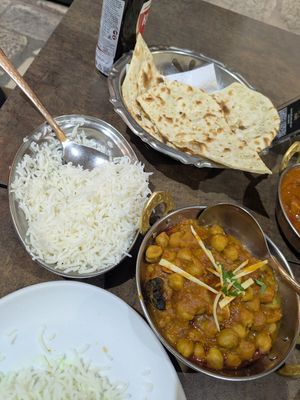 Chana masala, garlic naan at Incredible India in Dubrovnik