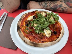 Pizza Fauxmage fait maison  at Les Mille Poetes in Narbonne