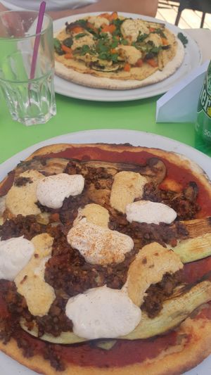 La pizza moussaka, hachis vegan et aubergines, houmous et fromage maison at Les Mille Poetes in Narbonne