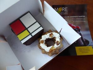 mondriaancake and hummingbird at More Pastry in Delft