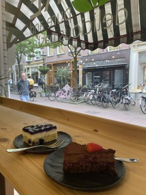 chocolate mousse raspberry tart & blueberry cream cakee  at More Pastry in Delft