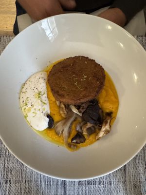 Vegan steak with carrot purée & mushrooms   at Restaurant le 104 in Carcassonne