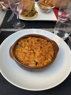 Vegan cassoulet and vegan burger and fries at Restaurant le 104 in Carcassonne