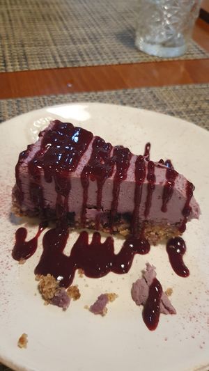 Vegan gluten free Blackberry Cheescake #Veganuary at Local - Your Healthy Kitchen in Cascais