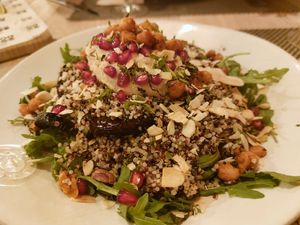 Quinoa com húmus at Local - Your Healthy Kitchen in Cascais
