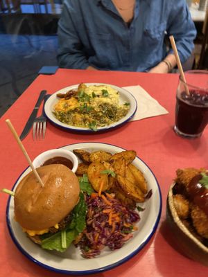 Burger and warm bowl, + bissap at Jah Jah in Paris
