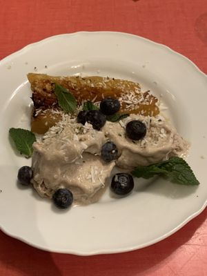 Banana icecream with grilled pineapple  #Veganuary at Jah Jah in Paris