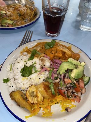 Assiette chaude de riz, plantains, avocat, radis, haricots, achards de légumes, sauce mafé de patate douce, coriandre accompagné d’un bissap frais et sucré   at Jah Jah in Paris