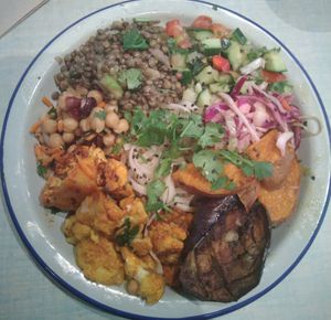 Le bowl froid at Jah Jah in Paris