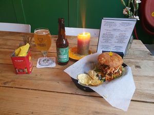 Kimchiburger with vegan cheese and a beer (Gebrouwen door Vrouwen – Gin Weizen) at Bar Cali in Nijmegen