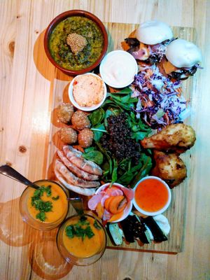 Maaltijdplank vegan (voor 2 personen) at Bar Cali in Nijmegen