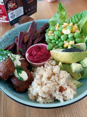 Falafel salad at Beach Bowl in Legian