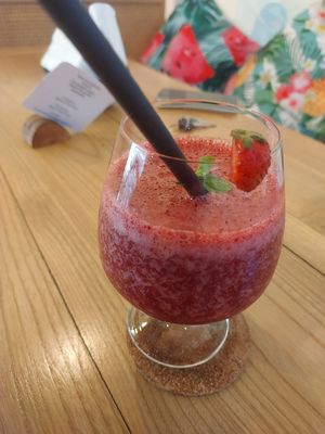 Mixed berry juice at Beach Bowl in Legian