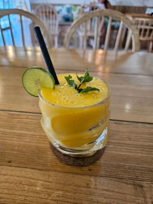 Mango- Pineapple- Orange-Juice at Beach Bowl in Legian