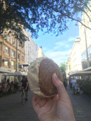 Coconut ice cream in cookie   at Veganista Ice Cream IV in Vienna
