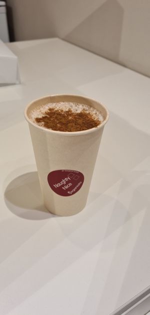 Zimtschnecken Latte mit Hafermilch at Veganista Ice Cream IV in Vienna