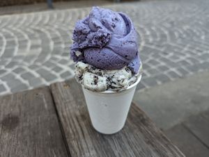 lavender and stracciatella ice cream at Veganista Ice Cream IV in Vienna