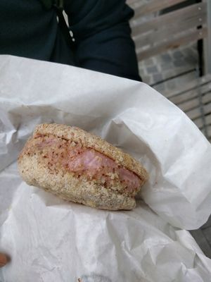 strawberry-icecream-almond-cookie at Veganista Ice Cream IV in Vienna
