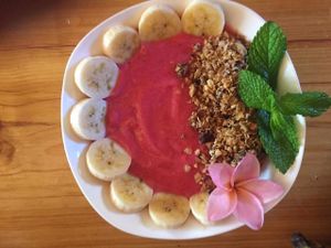 Dragonfruit smoothie bowl at Karma Gardens in Arugam Bay