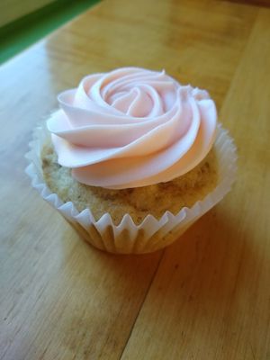 Rose cupcake at Cafe Evolution in Florence