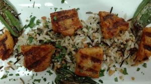 pinchitos morunos veganos con arroz salvaje at El Enano Verde in Torremolinos