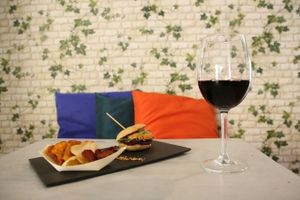 hamburguesa de tomate deshidratado at El Enano Verde in Torremolinos