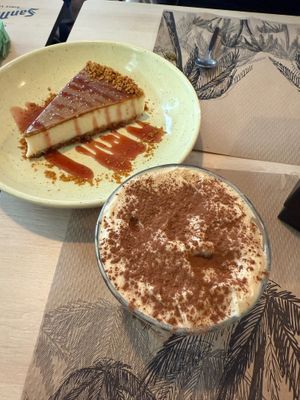 El tiramisú y la tarta de queso brutales  at El Enano Verde in Torremolinos