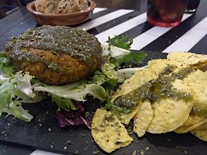 Day 1 / Main / Hamburguesa al curry at El Enano Verde in Torremolinos