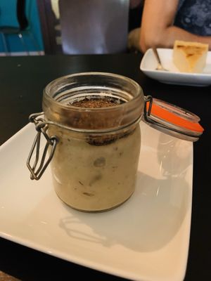 Muy equilibrado el sabor, el anacardo no es pesado como suele ser  at El Enano Verde in Torremolinos