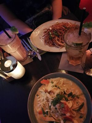 Grünes Curry, aber mit gelber Currypaste, da die grüne aus war at Kittichai - Alter Markt in Cologne