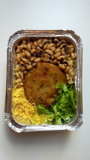 Hambúrguer de batata doce com gergelim, arroz, feijão, farofa e salada. at Rango Verde in Fortaleza