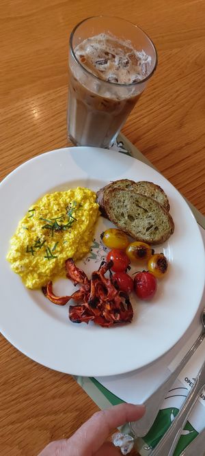 Breakfast.. scumble toffu with carotte bacon at Broccoli Revolution - Central Embassy in Bangkok