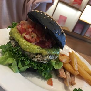 vegan burger at Broccoli Revolution - Central Embassy in Bangkok