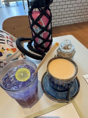 Butterfly pea ricky and Thai tea latte with oat mylk  at Broccoli Revolution - Central Embassy in Bangkok