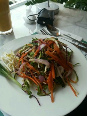 Pad Thai at Broccoli Revolution - Central Embassy in Bangkok