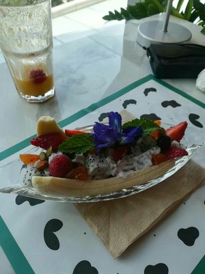 Banana split at Broccoli Revolution - Central Embassy in Bangkok