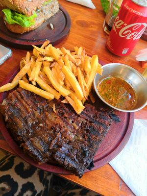 Vacío vegano con papas fritas y chimichurri at La Reverde Parrillita Vegana in Buenos Aires