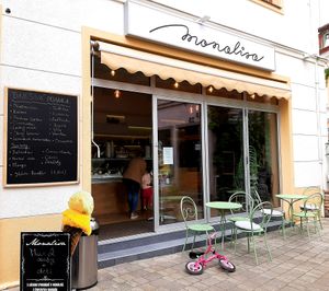 Store front at Zmrzlina Monalisa  in Piestany