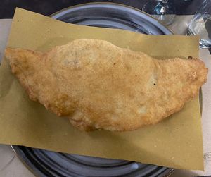 Calzone fritto con verdure e mozzarella vegetale  at La Gioconda Guarda Napoli in Florence