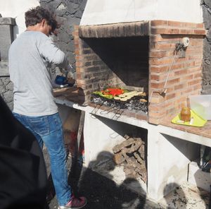 Juan cocinando en la barbacoa at Soja y Pimenton - Vegan Argentinian BBQ in Lanzarote